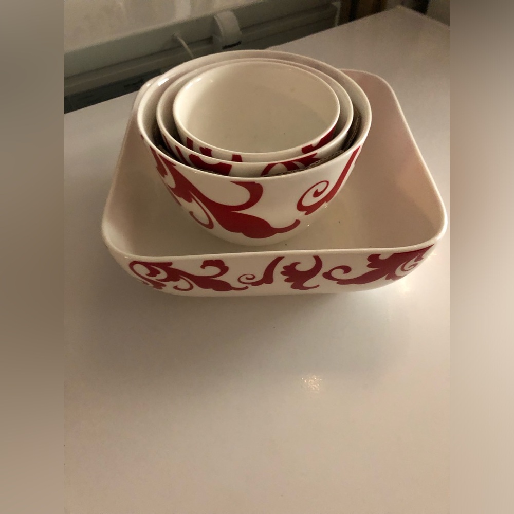 Curia Fiori red nesting bowls, Oven freezer and dishwasher safe. New, never used